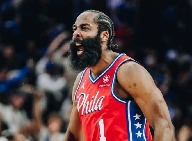 包含哈登三巨头联手，复出首战轰40分得分突破，刷新队史纪录冲击季后赛！的词条